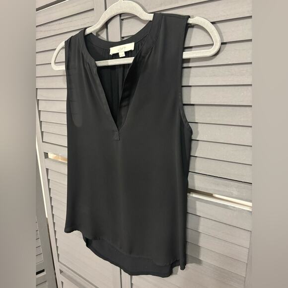 LOFT Black Sleeveless Blouse with V-neck and High Low Shirt Tail Hem Size XS - Picture 4 of 5